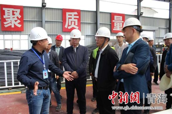 圖為生態(tài)環(huán)保專項督查現(xiàn)場。 孫舒亞攝