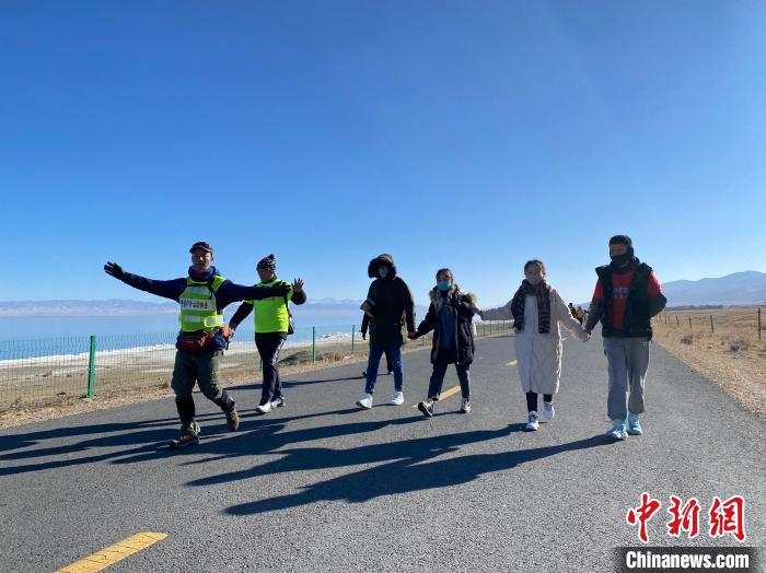 圖為徒步現(xiàn)場。　李江寧 攝