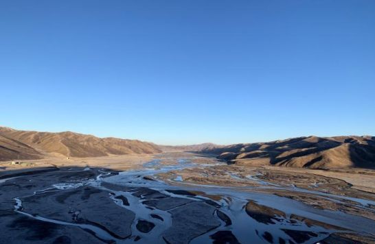 圖為三江源腹地，黃河流經(jīng)達日縣。（資料圖） 孫睿 攝 　　