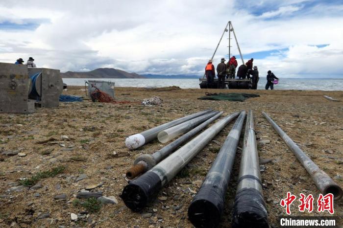 科考隊員從巴木錯采集的科研樣品。　<a target='_blank' ><p  align=