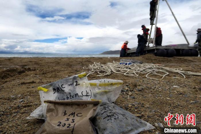 科考隊員從巴木錯采集的科研樣品。　<a target='_blank' ><p  align=