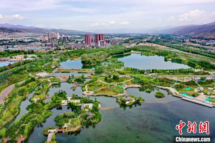 西北城市西寧立生態(tài)文明高地新典范：“一城山水、百園千姿”