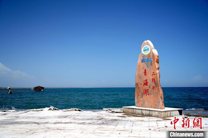 圖為青海湖景區(qū)一角?！O睿 攝