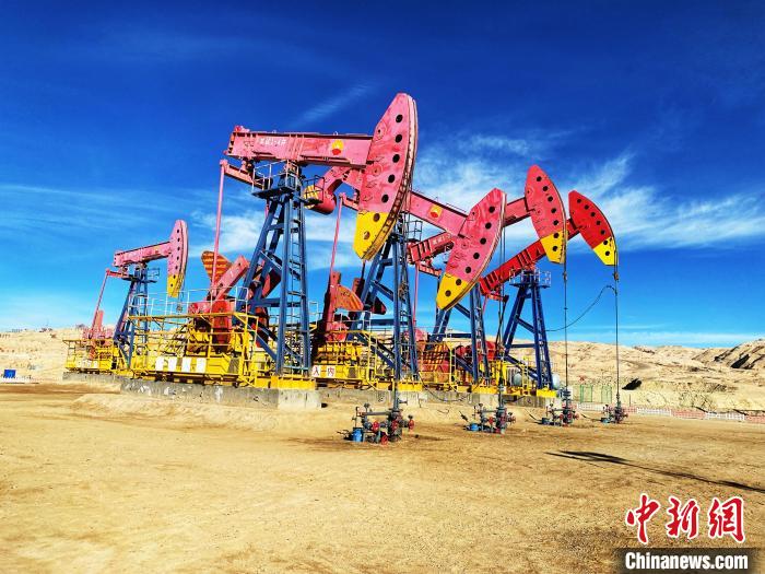 圖為青海油田采油基地。　孫睿 攝