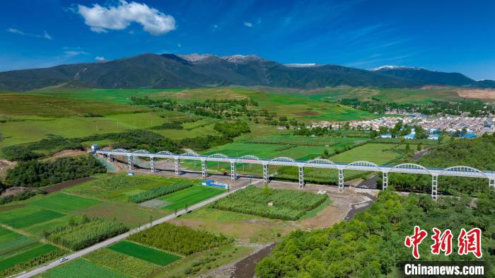 圖為引大濟(jì)湟西干渠的渡槽。(資料圖) 青海省水利廳 供圖