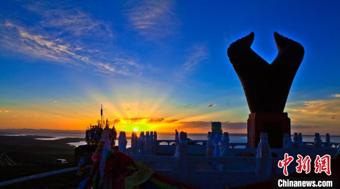 資料圖為果洛州境內(nèi)的黃河源頭牛頭碑?！」逯菸麄鞑抗﹫D