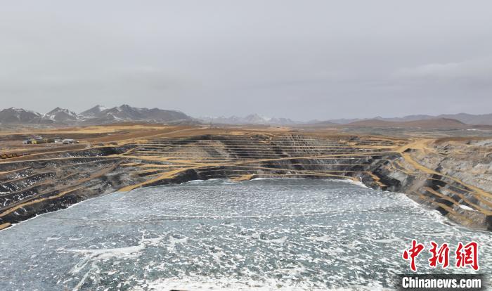 航拍圖為青海省海西蒙古族藏族自治州天峻縣木里礦區(qū)?！●R銘言 攝