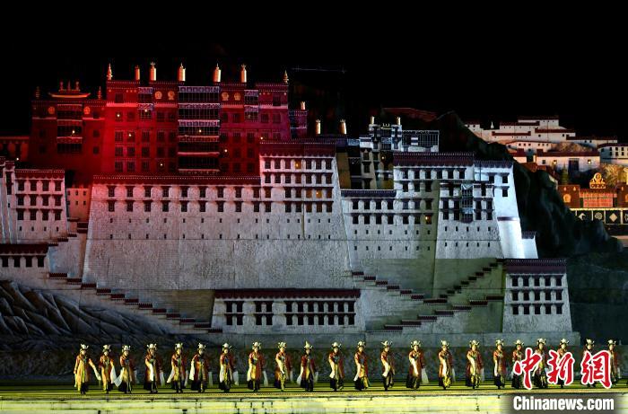 3月17日，西藏拉薩，《文成公主》大型史詩劇演出現(xiàn)場?！±盍?攝