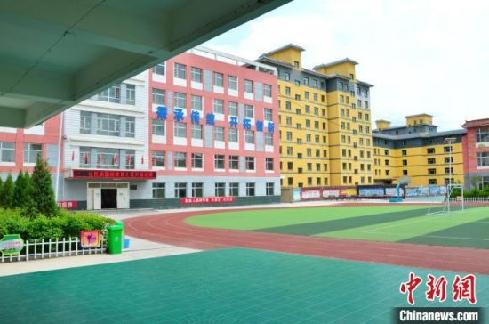 圖為化隆縣第一小學(xué)?！◆?shù)り枴z