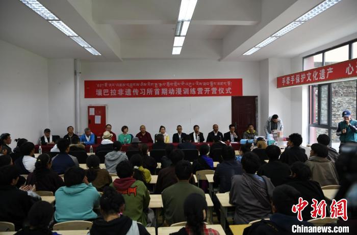 阿壩壤塘首個動漫訓練營開營儀式現(xiàn)場。(壤塘縣委宣傳部 供圖)