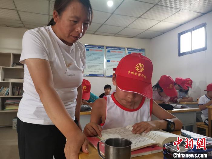 甘肅鄉(xiāng)村巾幗標(biāo)兵干一行愛一行：教書、建勞務(wù)施工隊(duì)成“大拿”