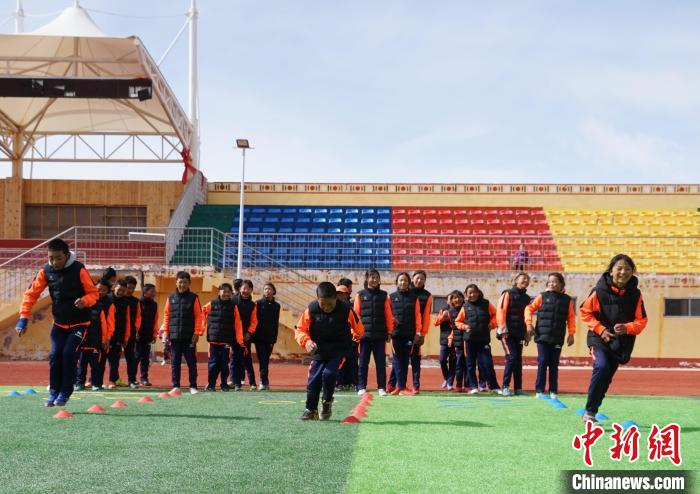 圖為孩子們正在進(jìn)行訓(xùn)練?！●R銘言 攝