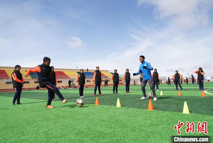 圖為孩子們正在進(jìn)行訓(xùn)練?！●R銘言 攝