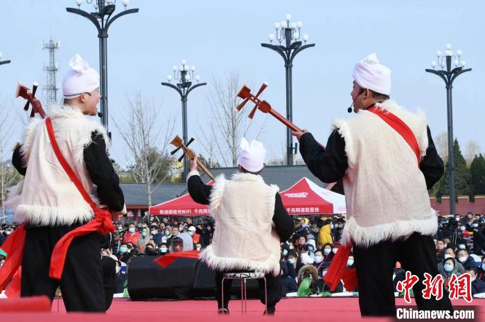 圖為陜北說書展演?！×赫赵?攝