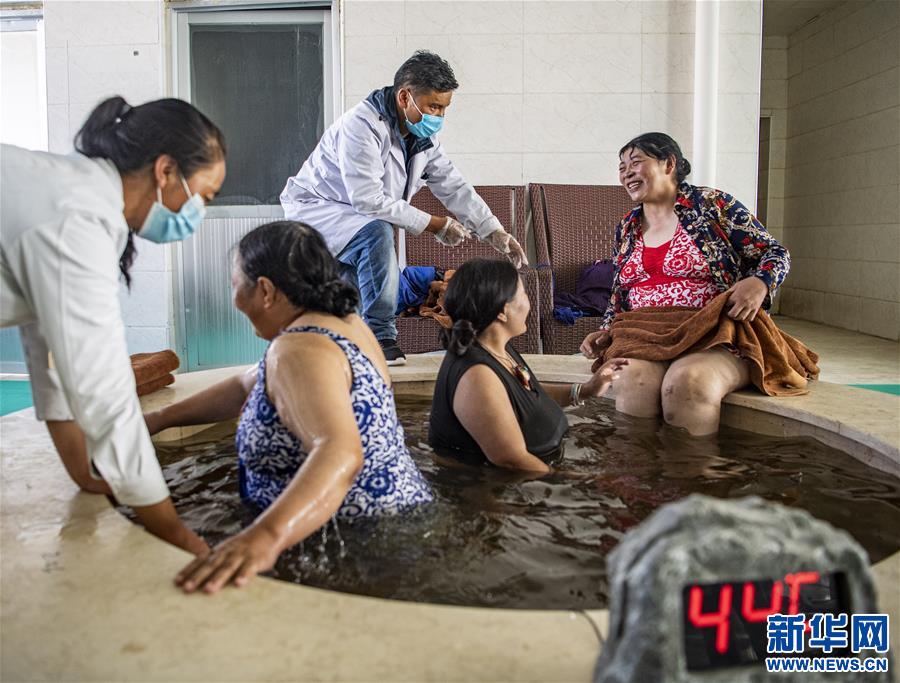 （新華全媒頭條·走向我們的小康生活·圖文互動(dòng)）（10）扎西德勒，我們的新家園——西藏易地扶貧搬遷搬出幸福美好新生活