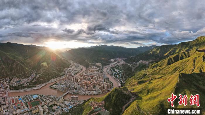 西藏昌都市3.84萬戶、19.46萬貧困人口全部脫貧