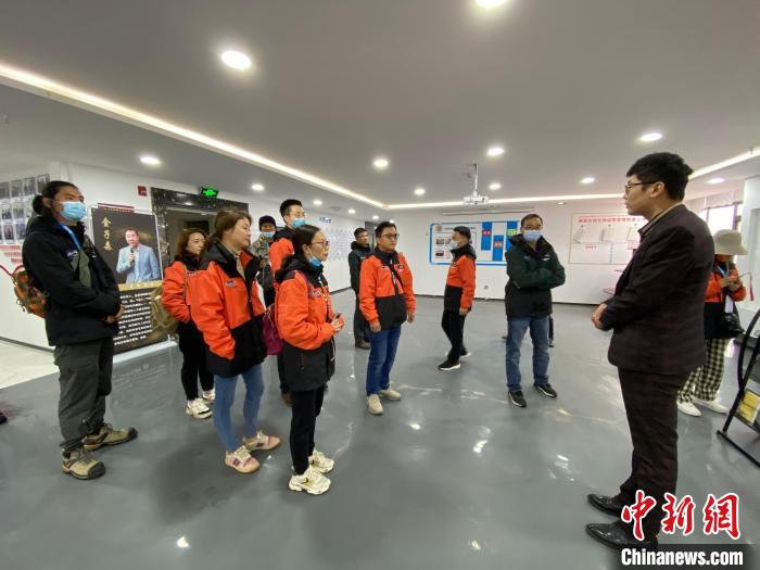 圖為2021瀾湄萬里行中外媒體在昌都新區(qū)采訪。　李江寧 攝