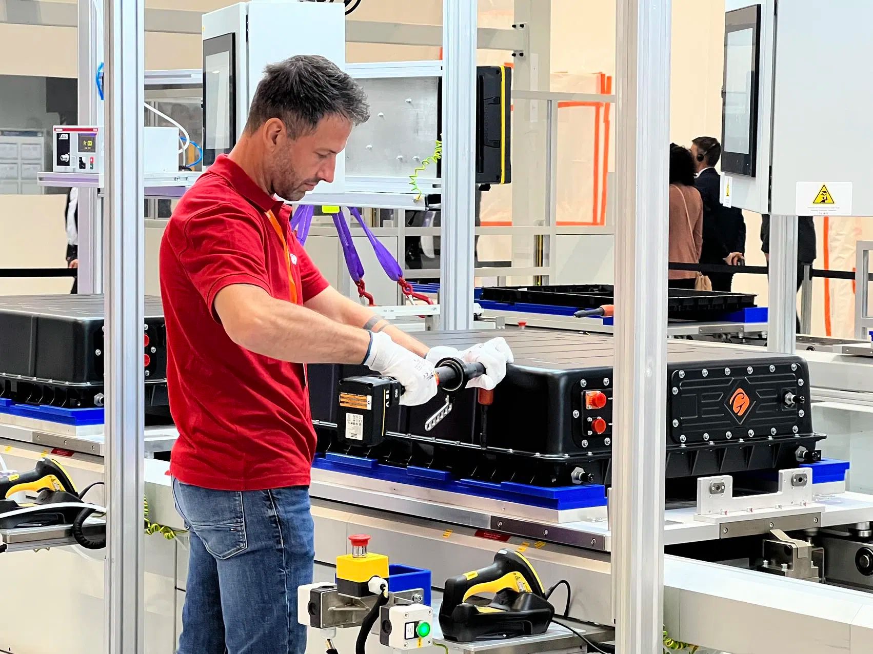 2023年9月國(guó)軒高科哥廷根工廠首款電池產(chǎn)品線投產(chǎn)。人民網(wǎng)記者 李強(qiáng)攝