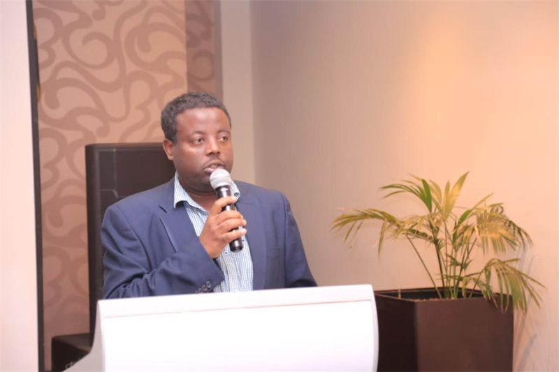 圖為埃塞俄比亞亞的斯亞貝巴大學(xué)政策研究員巴盧·德米西。受訪者供圖