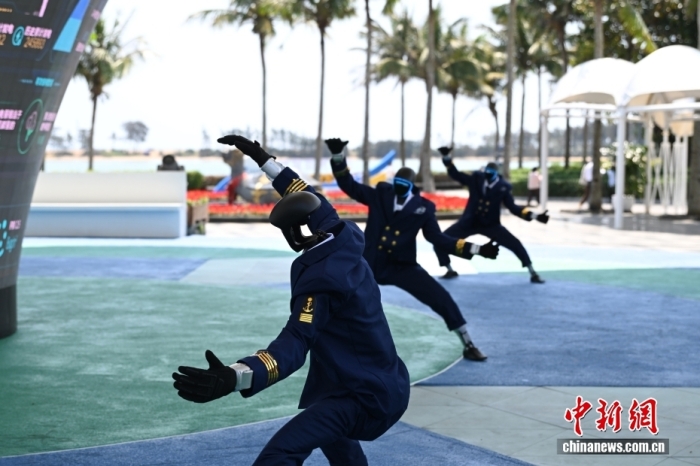 3月24日，海南博鰲，機器人進行舞蹈表演。博鰲亞洲論壇2026年年會于3月24日至27日在海南博鰲舉行。<a target='_blank' href='/'><p  align=