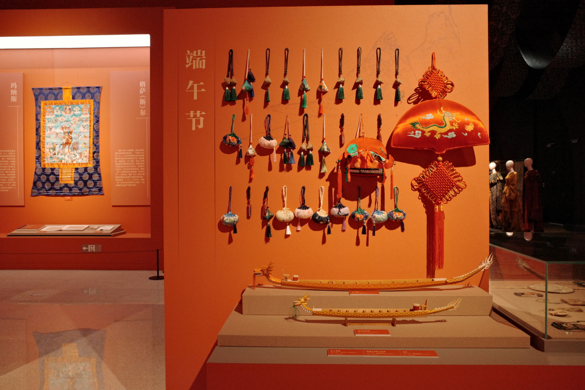 “氣象萬(wàn)千——中國(guó)非遺保護(hù)實(shí)踐主題展”展示了端午節(jié)主題的非遺。人民網(wǎng)記者 劉微攝