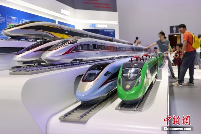 7月13日，第二十六屆北京科博會(huì)在北京國(guó)家會(huì)議中心開(kāi)幕。圖為復(fù)興號(hào)系列動(dòng)車組模型。<a target='_blank' href='/'><p  align=