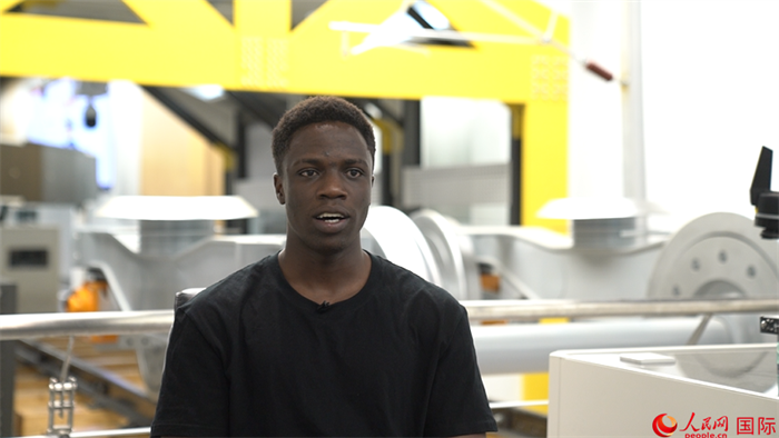 北京交通大學(xué)肯尼亞籍留學(xué)生阿布接受人民網(wǎng)采訪。人民網(wǎng) 周琳佳 攝