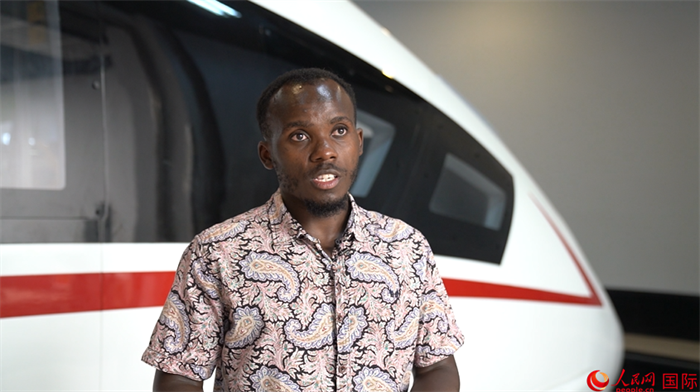 北京交通大學(xué)肯尼亞籍留學(xué)生卡里烏接受人民網(wǎng)采訪。人民網(wǎng) 周琳佳攝