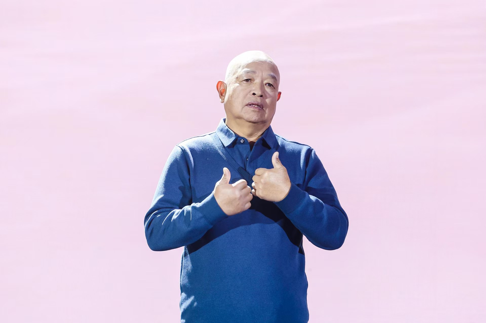 “山東好人”、煙臺市無聲洗車場經(jīng)理柳興濤。人民視頻供圖。