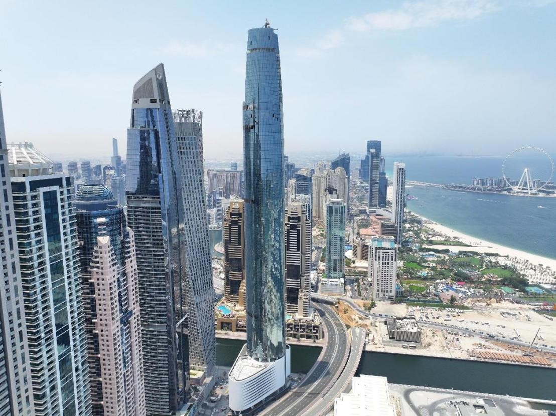 圖中最高建筑即為迪拜藍天酒店。中鐵十八局供圖