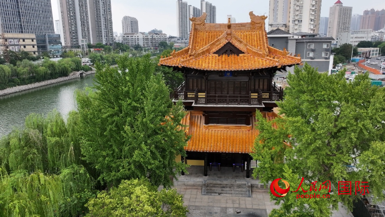 黃樓外觀。人民網(wǎng)記者 余樂攝