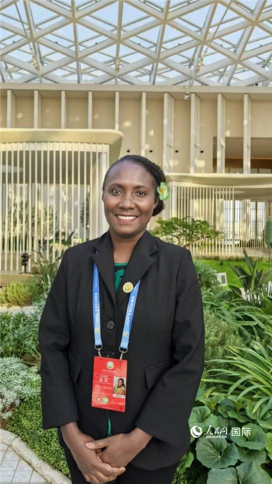 所羅門群島婦女、青年、兒童與家庭事務(wù)部新聞發(fā)言人尼祿·凡科莎接受人民網(wǎng)采訪。 人民網(wǎng) 吳詩(shī)敏攝