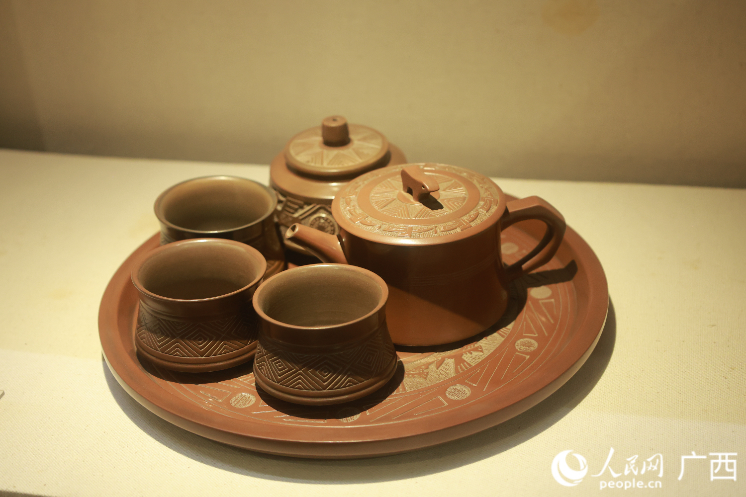 坭興陶作品展示。人民網(wǎng) 韋歡攝