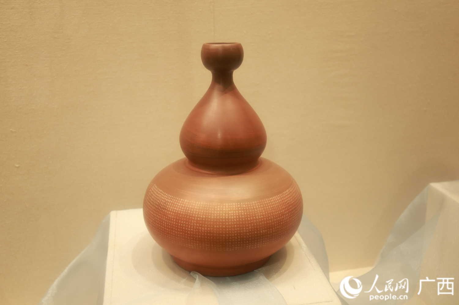 坭興陶作品“一輩子福祿”。人民網(wǎng) 韋歡攝