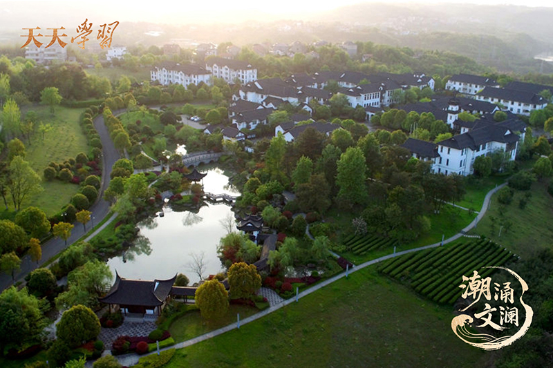 如今，越劇不僅活躍在嵊州人日常生活的一個個角落，也深深烙印在嵊州人的精神血脈之中。圖為古色古香的嵊州越劇藝術(shù)學(xué)校。