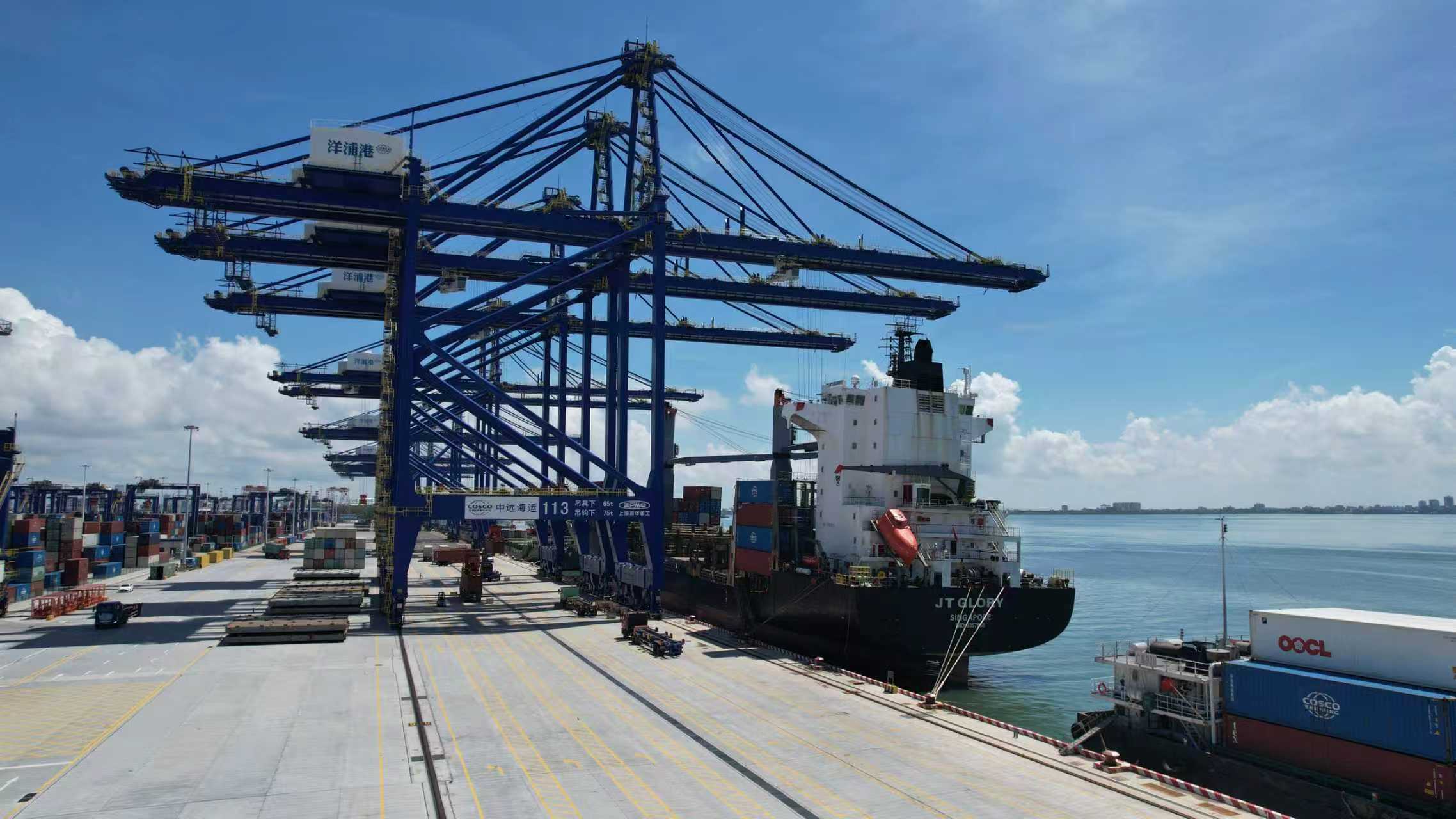 海南洋浦國際集裝箱碼頭。人民網(wǎng)記者 孟凡盛攝