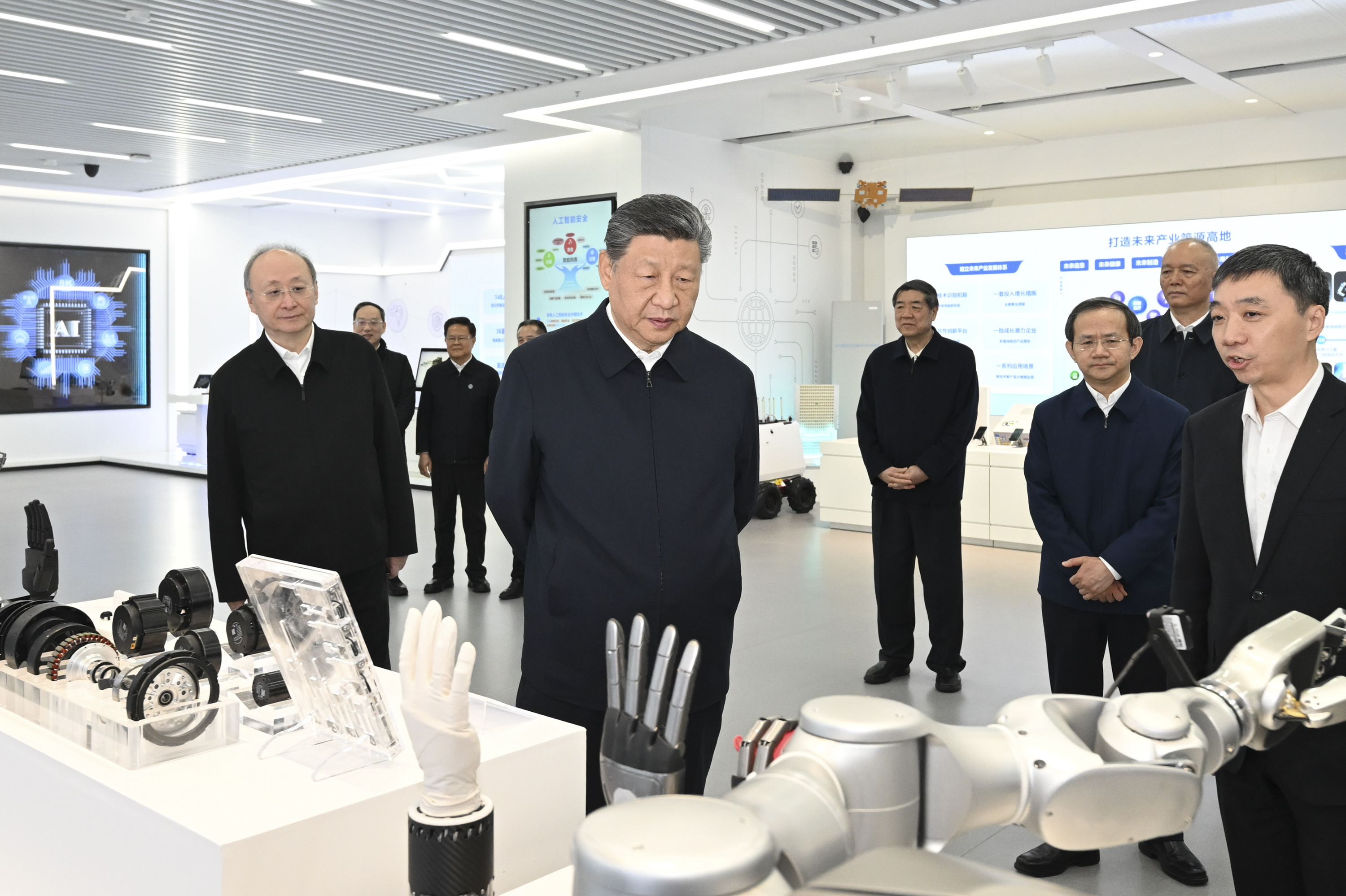 △ 2026年2月9日，習(xí)近平總書記在位于北京亦莊的國家信創(chuàng)園考察。