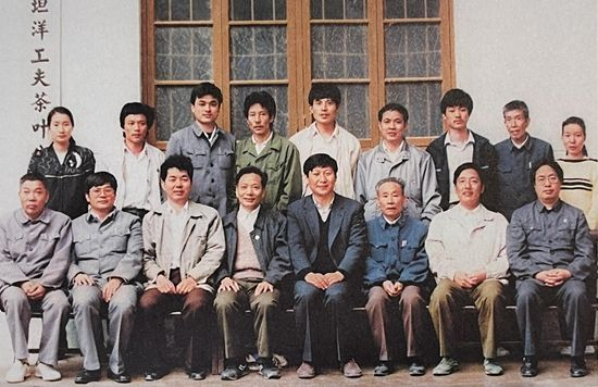 1990年5月，剛調(diào)任福州市委書記的習(xí)近平到寧德交接工作時，調(diào)研福安市社口鄉(xiāng)坦洋工夫茶葉公司。