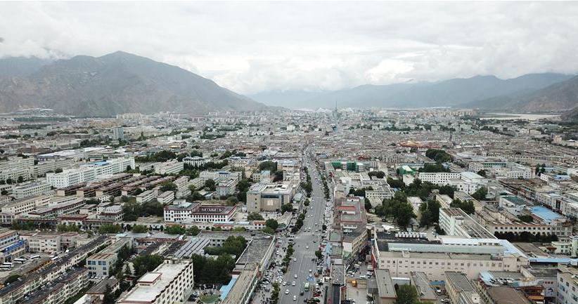 8月10日無人機(jī)拍攝的拉薩城市一景。新華社記者 王益亮 攝.jpg