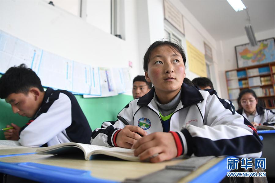 （體育·專題）（21）足球——踢球吧！草原女孩