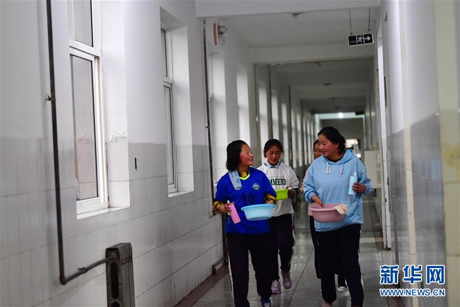 （體育·專題）（23）足球——踢球吧！草原女孩