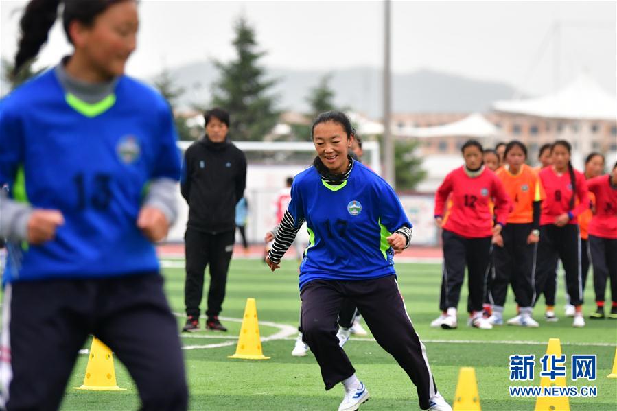 （體育·專題）（14）足球——踢球吧！草原女孩