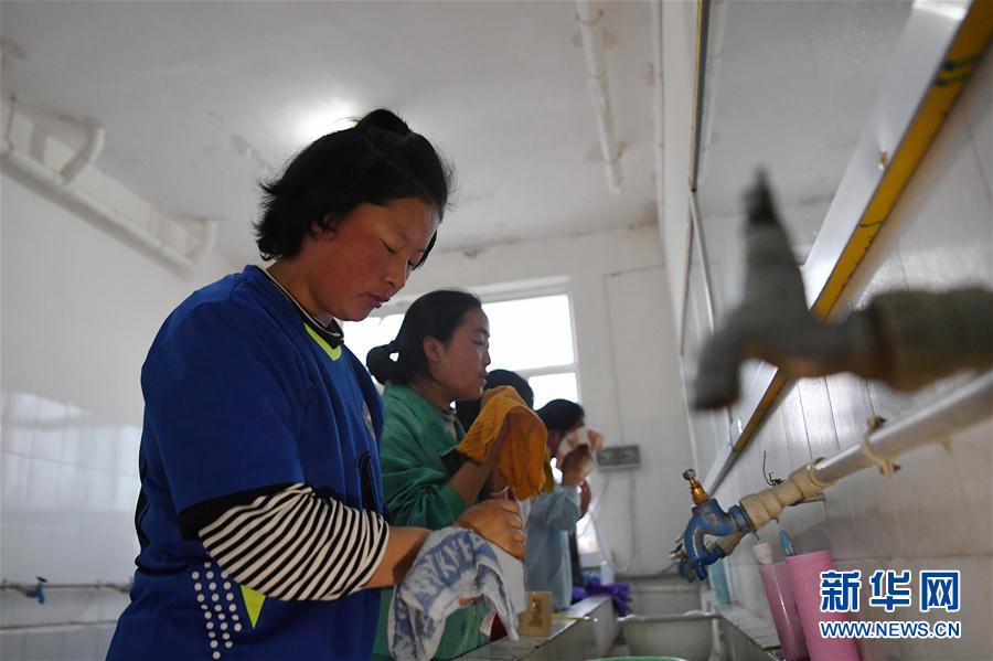 （體育·專題）（25）足球——踢球吧！草原女孩