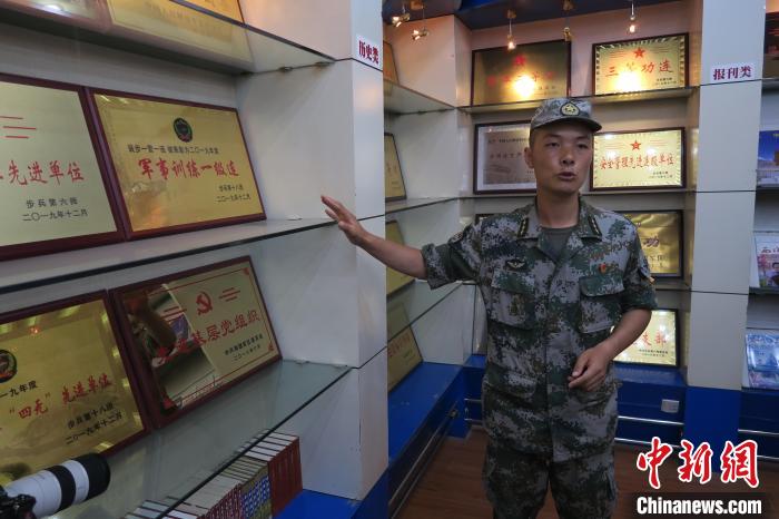 圖為南疆軍區(qū)某合成團1連連長齊楠。　楊程晨 攝