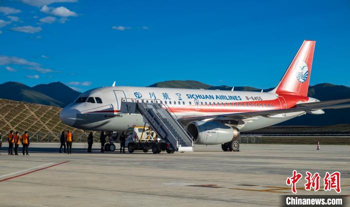 甘孜格薩爾機場?！⒈?攝