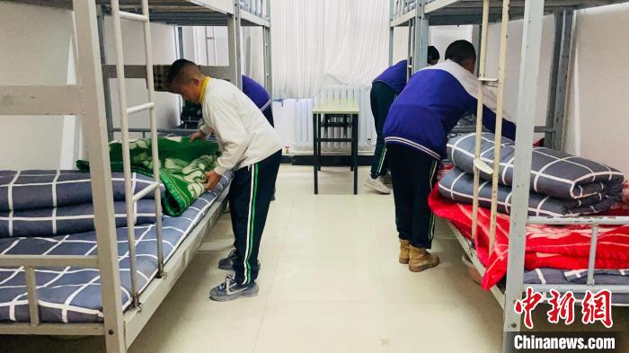 青?，敹嗟卣馂?zāi)后重建見聞：從帳篷教室到分區(qū)上課