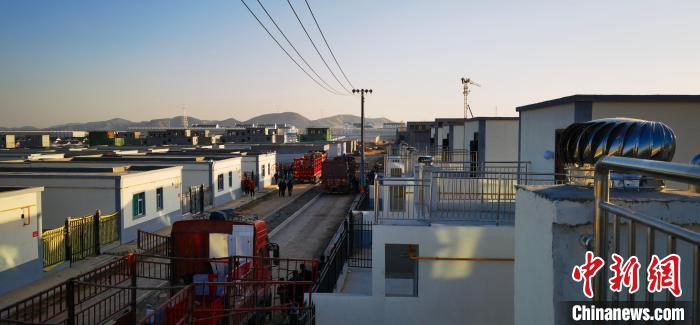 圖為蘭州新區(qū)移民安置區(qū)?！∥航ㄜ?攝