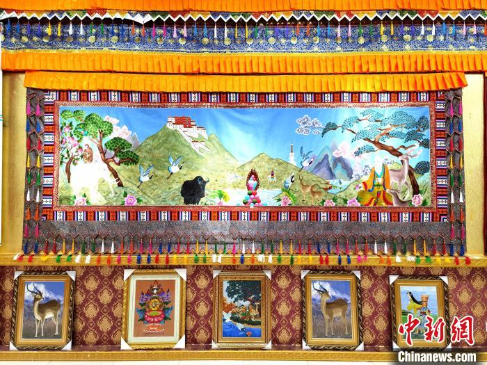 圖為藏繡作品?！∑钤鲚?攝