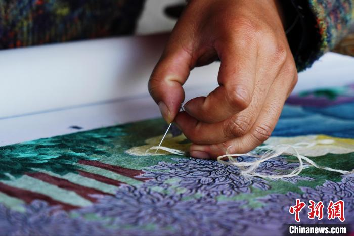 圖為“藏繡”細節(jié)圖?！●R銘言 攝