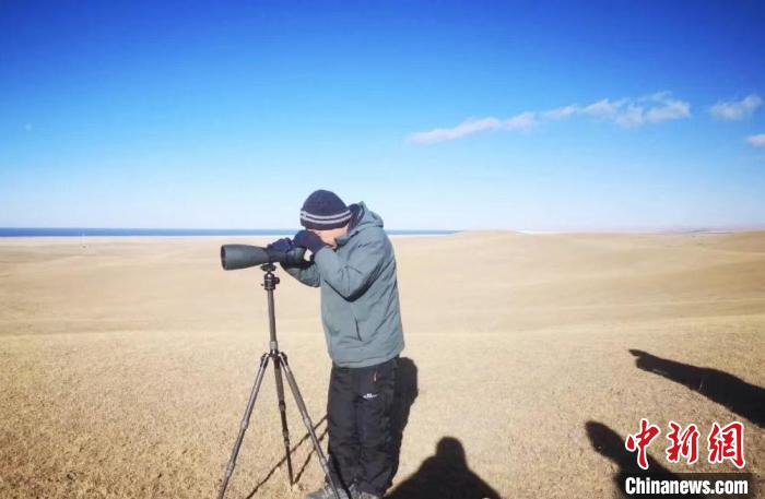 圖為工作人員正在進行監(jiān)測?！∏嗪：皡^(qū)保護利用管理局供圖